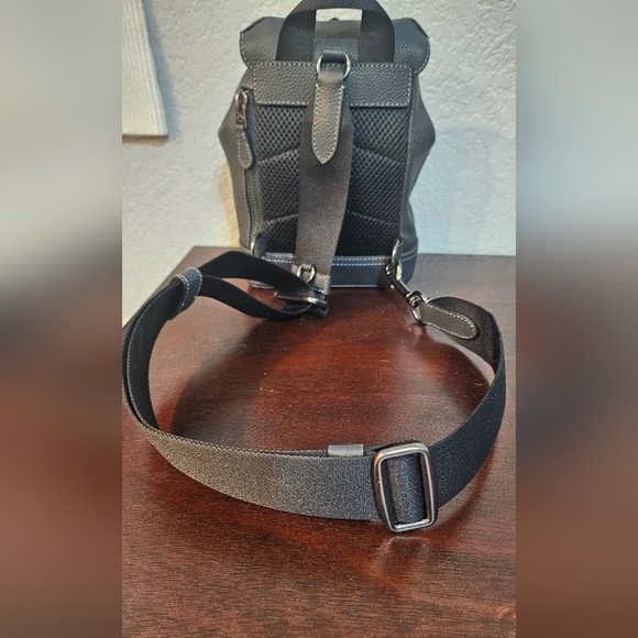 Coach Small Hudson Pack - Picture 6 of 8